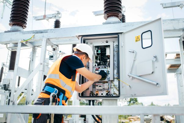 Illinois Worker Electrocuted While Trying to Repair Transformer